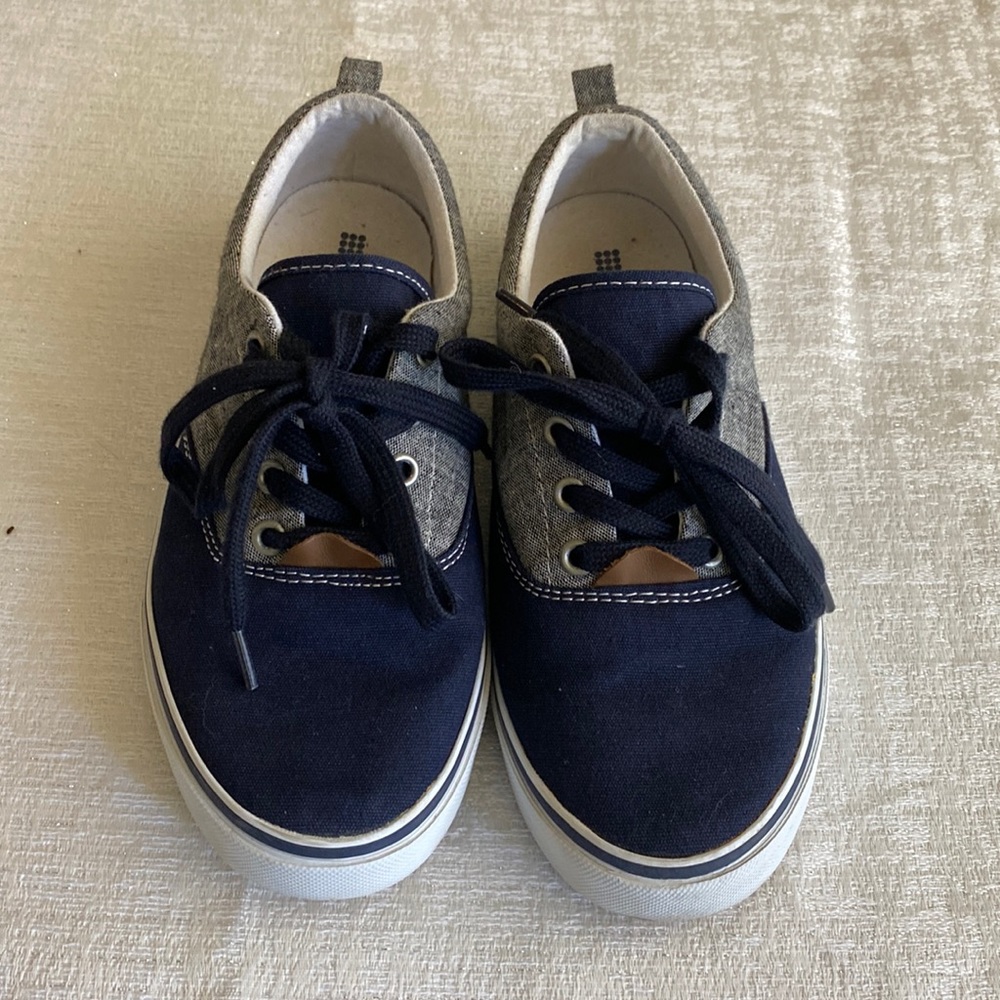 Gymboree Boys Size 2 shoes